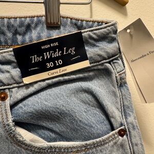 Abercrombie & Fitch High Rise Wide Leg Jeans - Light Blue
